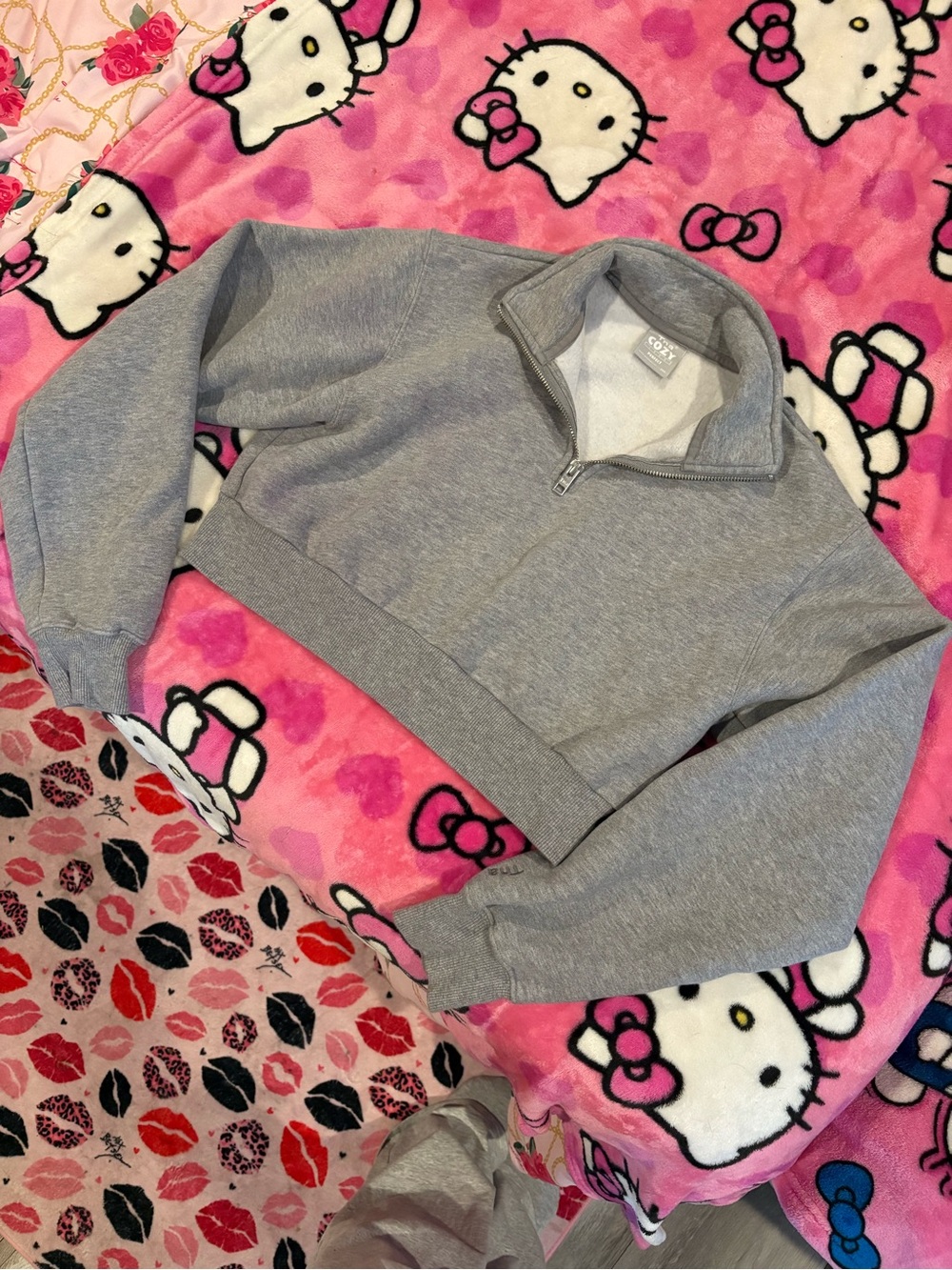 Aritzia Gray Cropped Half-Zip Turtleneck Sweatshirt